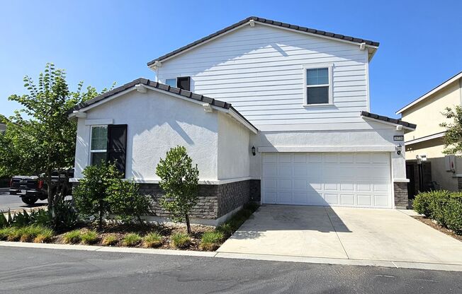 16736 STAGS LEAP LANE FONTANA 92336 (4 BED / 3 BATH)