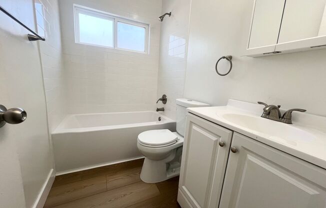 2 beds, 1 bath, $2,595, Unit 2224