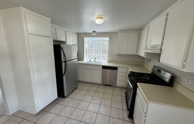 3 beds, 2 baths, $2,500