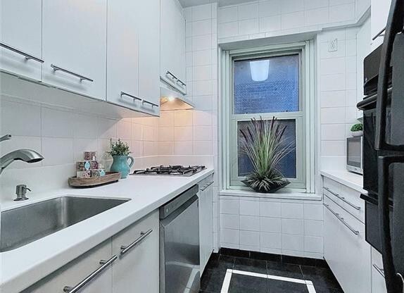 159 W 53 ST