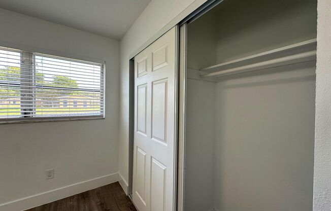 2 beds, 1 bath, 850 sqft, $1,925, Unit F106