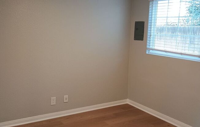 2 beds, 1 bath, 800 sqft, $2,250, Unit 320-03