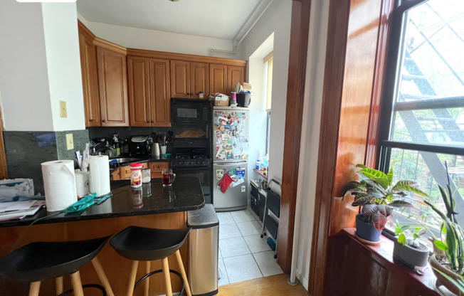 2 beds, 1 bath, $4,500, Unit 3A