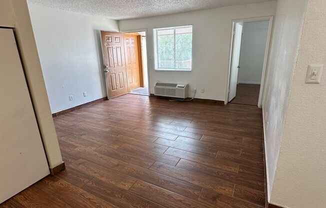 2 beds, 1 bath, 702 sqft, $1,175, Unit 6-2050