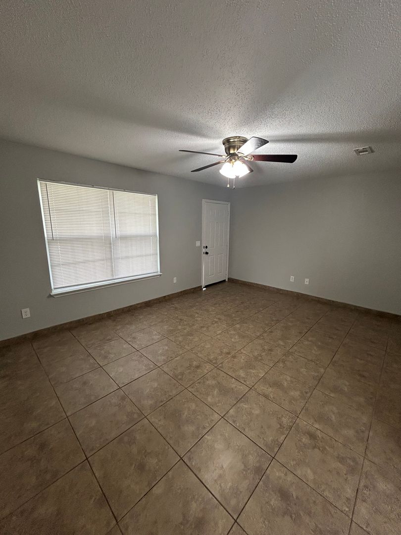 3501 SW Landau Ct Apt 1 &amp; 2