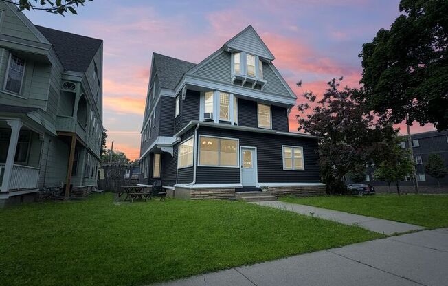 2200 GRAND AVE