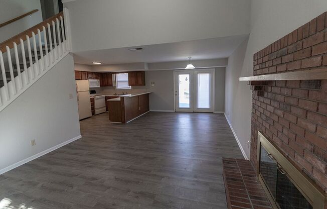 3 bedroom duplex in Southern Columbia.