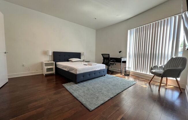 4 beds, 3 baths, 1,400 sqft, $1,650, Unit 201 - Grand Master Room - 4