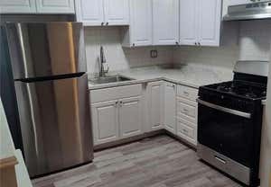 3 beds, 1 bath, 2,800 sqft, $2,950, Unit 1