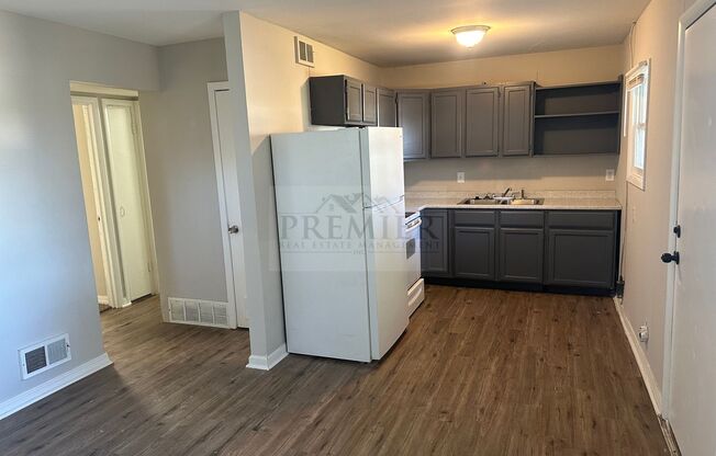 2 beds, 1 bath, $925, Unit 6111-B