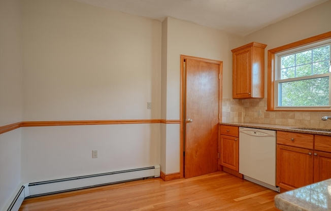 2 beds, 1 bath, 1,200 sqft, $2,600, Unit 2