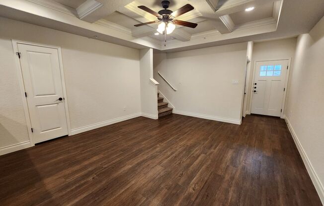 3/2.5/1.5 Fourplex Close to IH35 for Commuters! Fridge, Washer & Dryer Included /NBISD