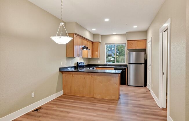 Glisan Townhomes 17218-17298 NE Glisan St. Portland, OR 97230