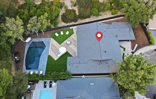 9289 SWALLOW DR