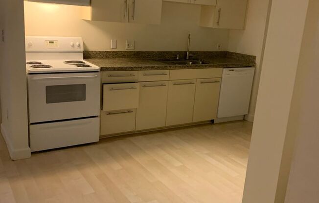 1 bed, 1 bath, 894 sqft, $2,300, Unit 1023-308