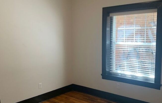 2 beds, 1 bath, 762 sqft, $1,595, Unit Room 410
