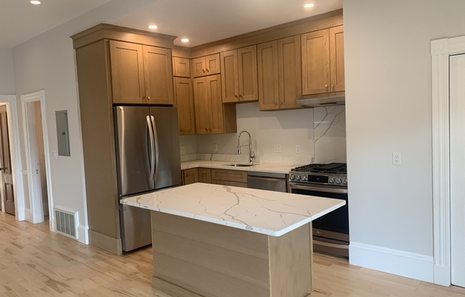 873 E 4 ST