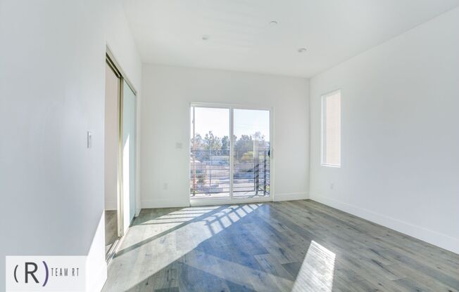 3 beds, 3 baths, 1,565 sqft, $3,600, Unit 11639 1/2 Burbank Blvd