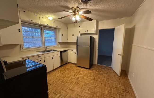 3 beds, 2 baths, $1,500