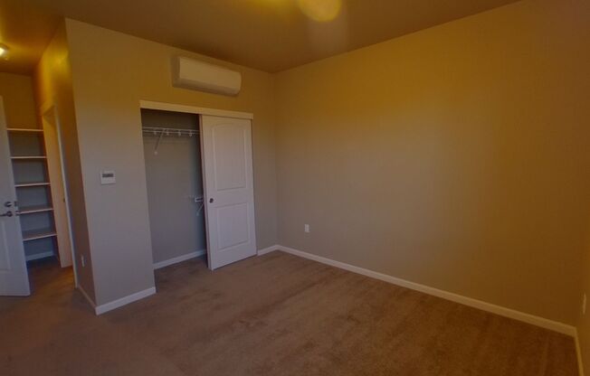 3 beds, 3 baths, 1,324 sqft, $2,700, Unit 303