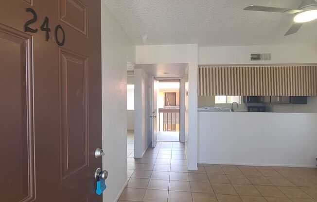 2 beds, 1 bath, 800 sqft, $1,095, Unit 240