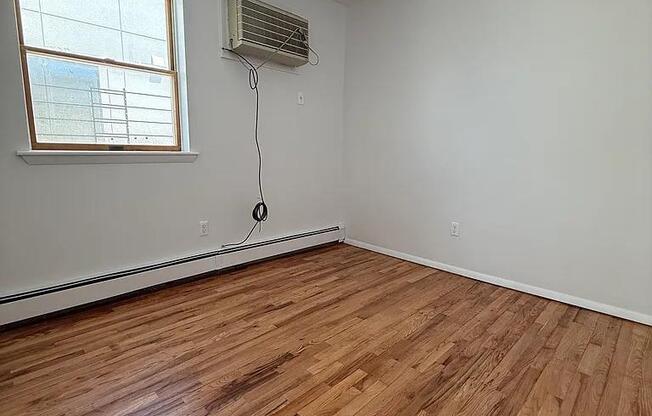 148 BAY 25 ST