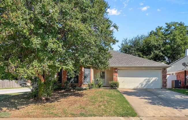 Charming 3 bedroom in Arlington TX