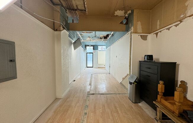 Studio, 1 bath, $1,000, Unit Store- 4202/4204