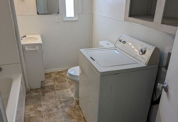 3 beds, 1 bath, 778 sqft, $1,195, Unit #6