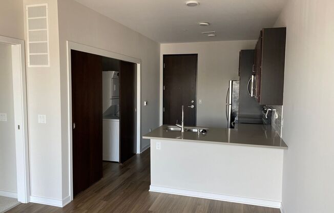 1 bed, 1 bath, 572 sqft, $1,370, Unit 412-A