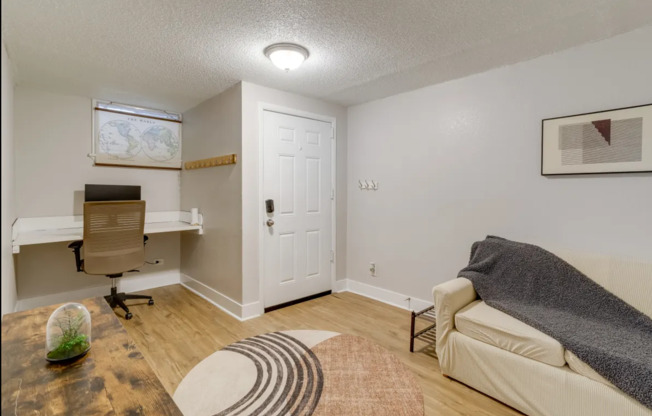 2 beds, 1 bath, $2,200