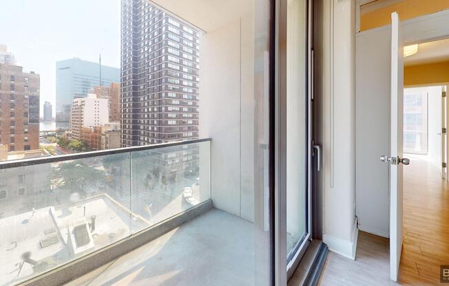 2 beds, 1 bath, $5,795, Unit 901