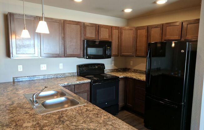3 beds, 2 baths, 1,293 sqft, $1,375, Unit 2360-211