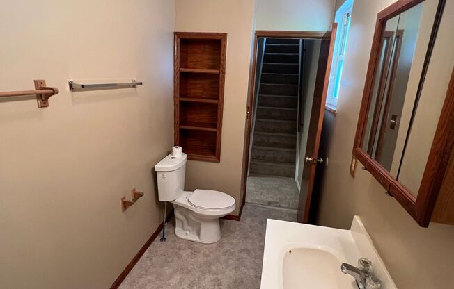 3 beds, 1 bath, $980