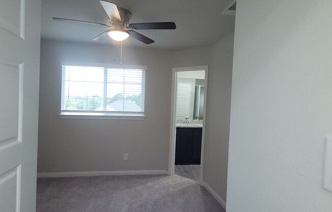 Luxury 3/2.5 Townhome in Cibolo