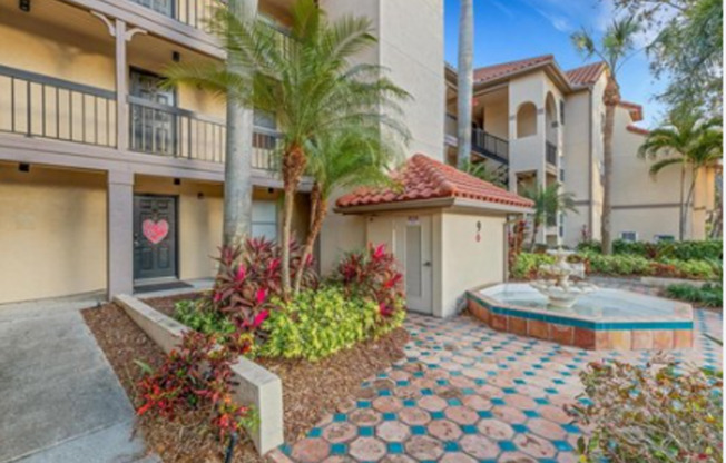 2 beds, 1 bath, $1,995, Unit APARTMENT 827