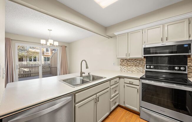 3BR Townhome | Finished Basement | 2-Car Garage | Pool, Tennis & Pickleball