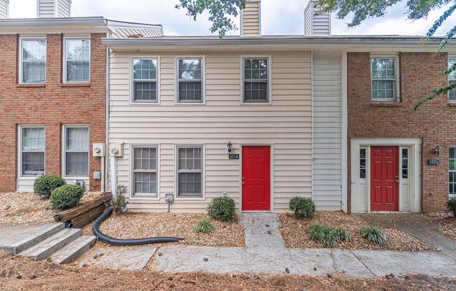 2BED/2.5BA Townhome located in Roswell @ Holcomb Bridge/GA 400