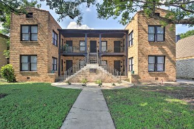 209 E ROSEWOOD