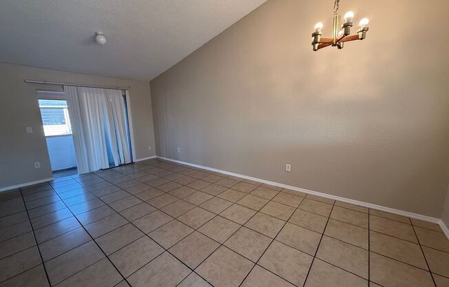 IMMEDIATE MOVE IN!!!!!Cute 2 Bed / 2 Bath