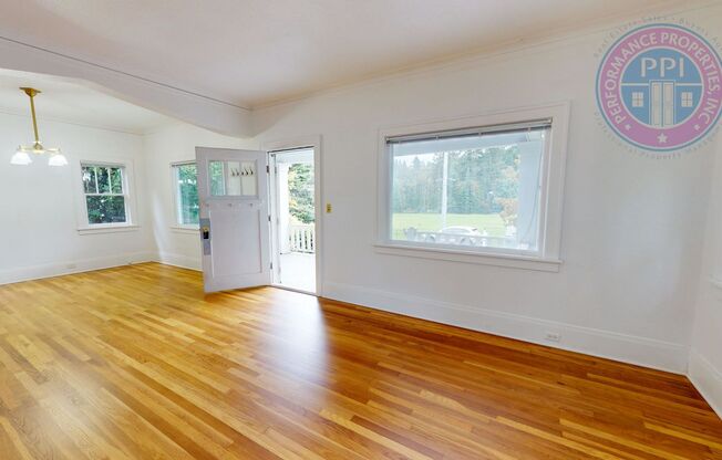 Coveted Old Town Lake Oswego Craftsman | Walk to George Rogers Park, Downtown Dining & Shopping
