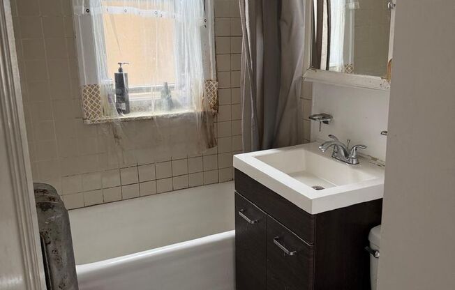 2 beds, 1 bath, 950 sqft, $1,680, Unit 4407-3A