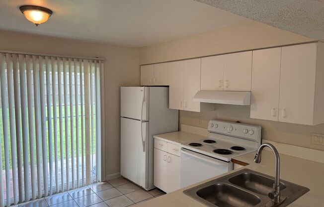 Spacious 2 Bedroom, 1 Bathroom Condo
