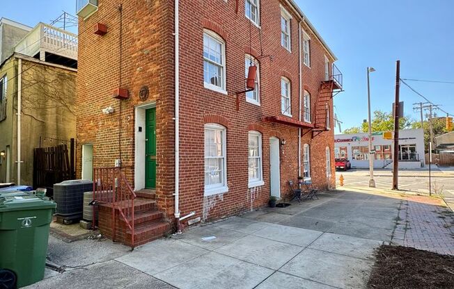 21 W MONTGOMERY ST
