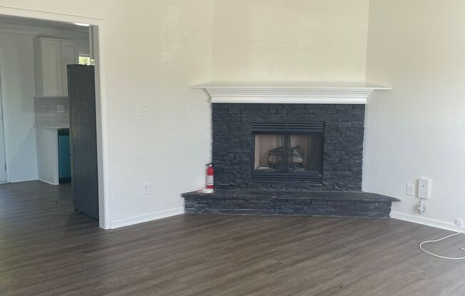 Beautiful 2 story home in Crestdale Crossing in Matthews!