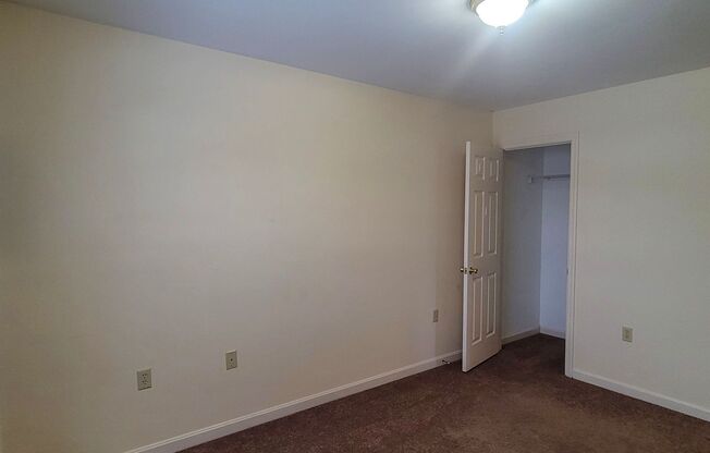 2 beds, 1 bath, $1,100, Unit R504 unit 3