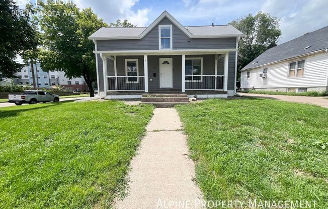 901 N DAKOTA AVE
