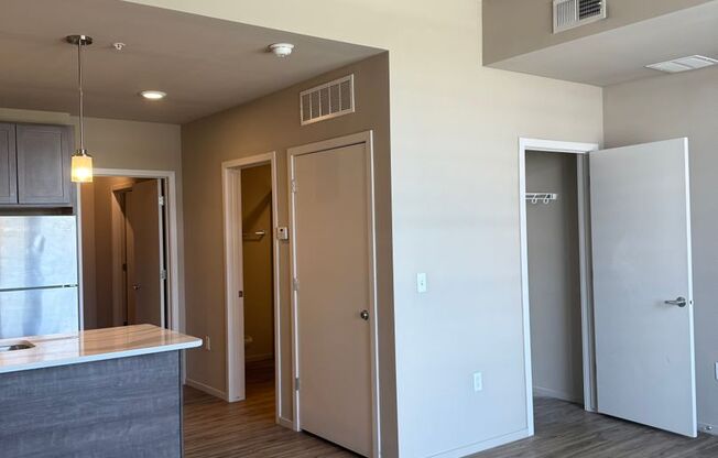 1 bed, 1 bath, 664 sqft, $1,130, Unit 204