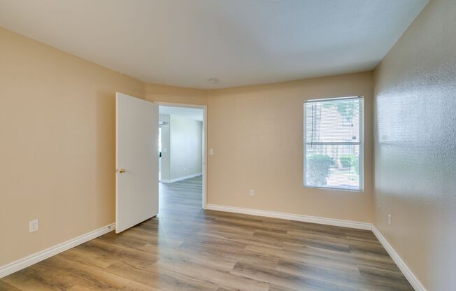 2 beds, 2 baths, $1,395, Unit UNIT 1016