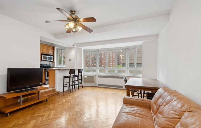 1 bed, 1 bath, $4,200, Unit 7A
